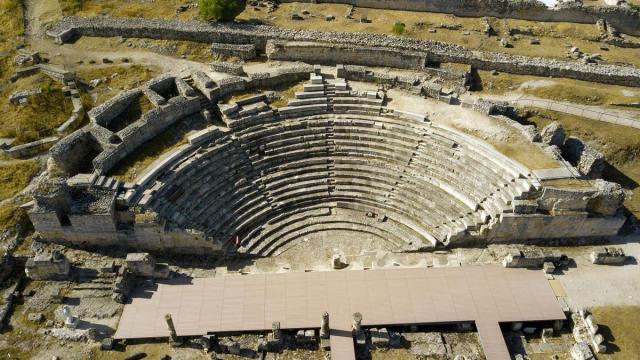 El teatro de Segóbriga, con un graderío muy bien conservado.