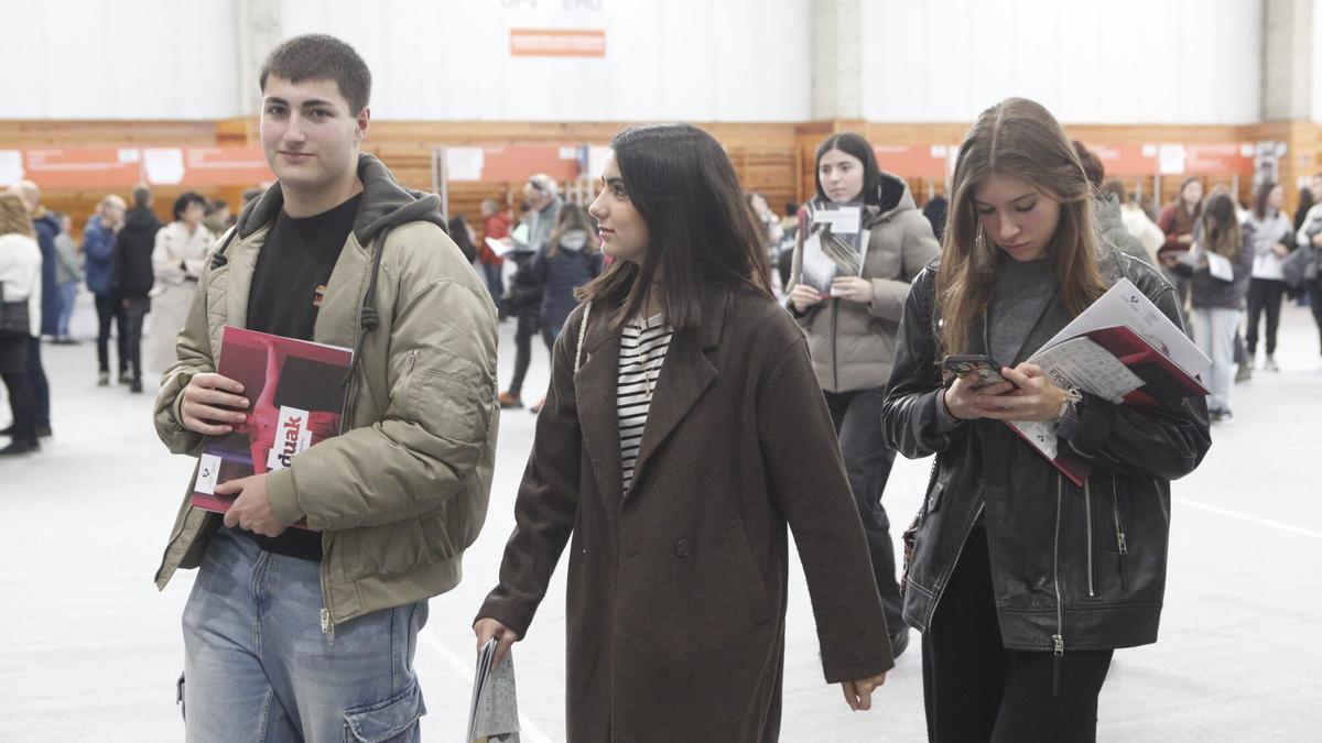 Imagen de archivo de un feria de Orientación Universitaria en el campus de Álava de la UPV