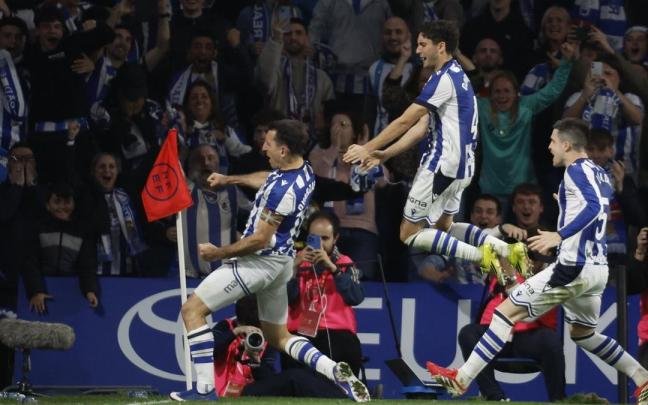 Los aficionados de Deba y Mendaro quieren seguir disfrutando del idilio de la Real Sociedad con la Copa.