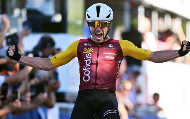 Ion Izagirre festeja su última victoria profesional en el Memorial Marco Pantani.