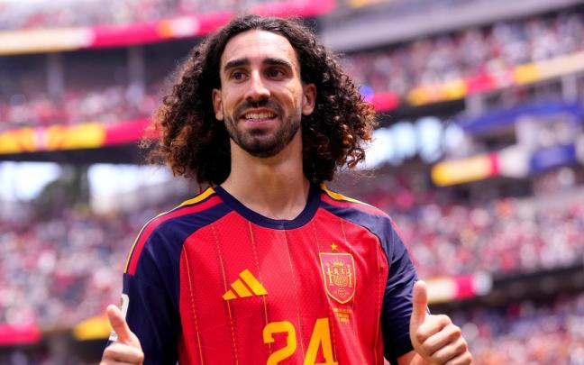 Una canción que tiene frases como "Cucurella con el pelo Pantene" es éxito seguro.