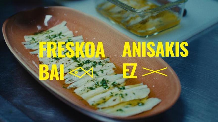 El Gobierno Vasco lanza la campaña #FrescosSiAnisakisNo para fomentar el consumo seguro de pescado fresco.