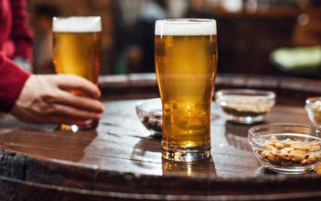 La denunciante cree que le suministró alguna sustancia en una cerveza.