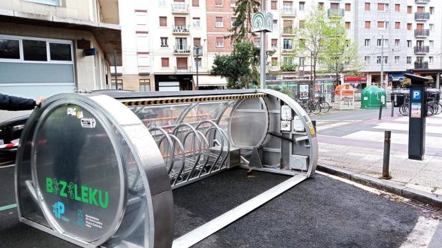 Gasteizko Udalak Bizileku berria jarri du Aiala Kantzilerra kalean.