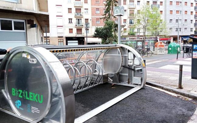 Gasteizko Udalak Bizileku berria jarri du Aiala Kantzilerra kalean.