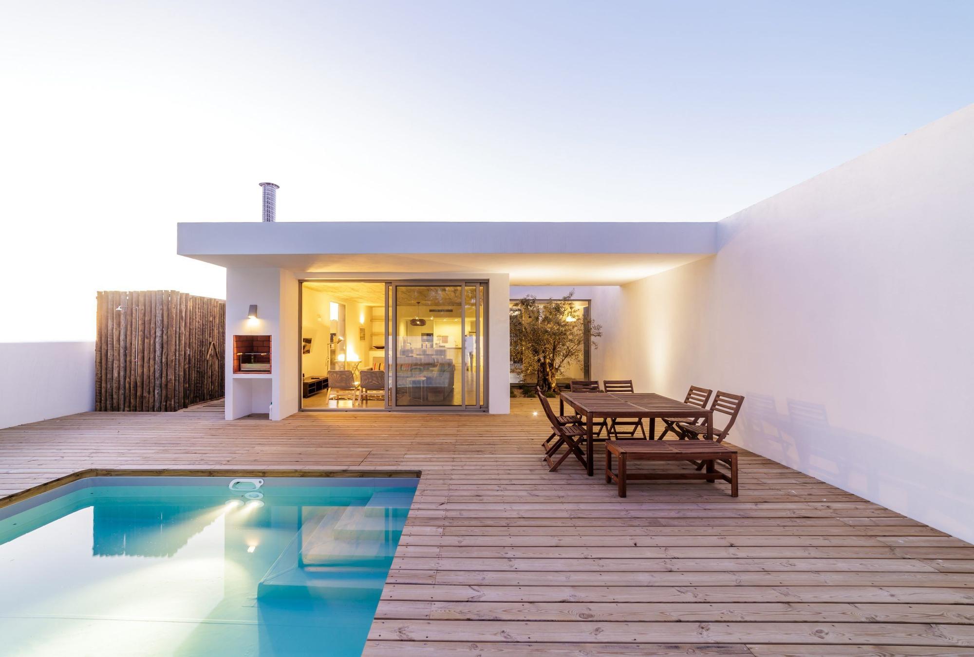 Moderna casa prefabricada de acero y hormigón.