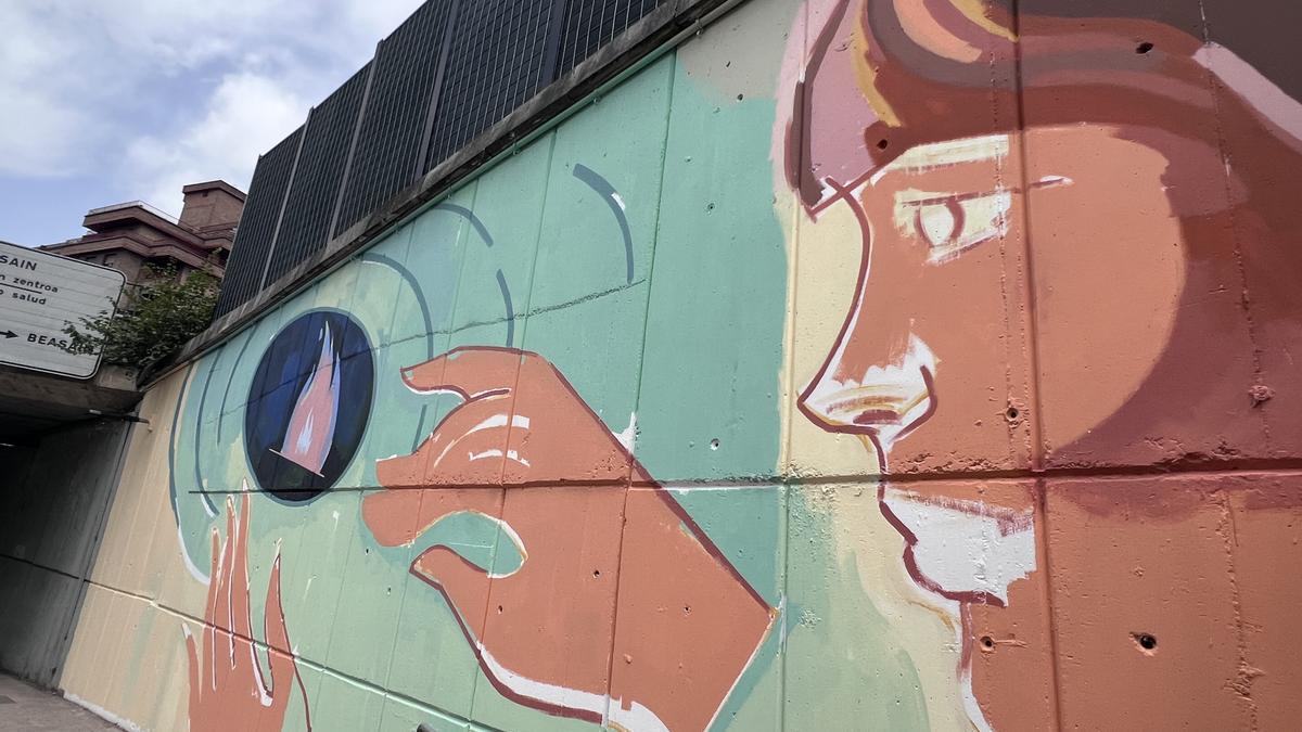 El mural que está completando el beasaindarra Xabier Anuntzibai.
