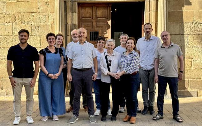 Jesús Arana y representantes del Consejo de Cooperación y de la ONG Coordinadora de Zarautz.