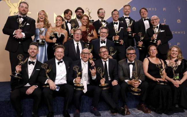 Imagen de los premiados en la gala de los Emmy 2026