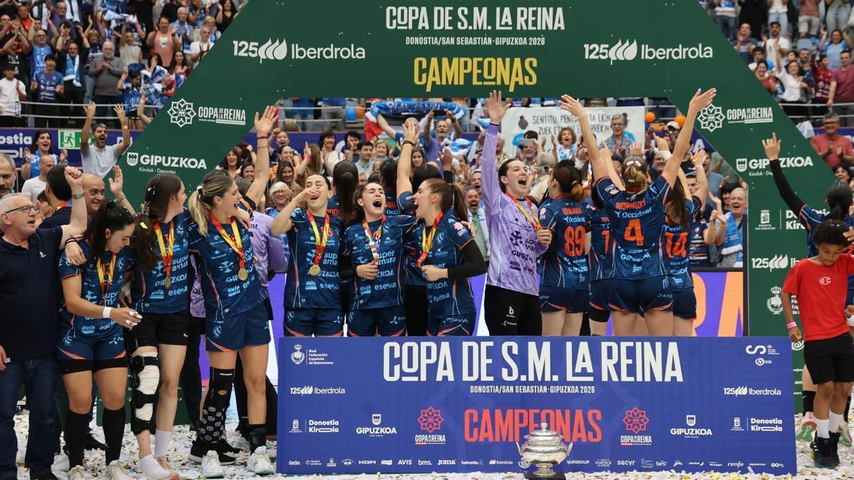 Bera Bera en la celebración de la Copa. IKER AZURMENDI