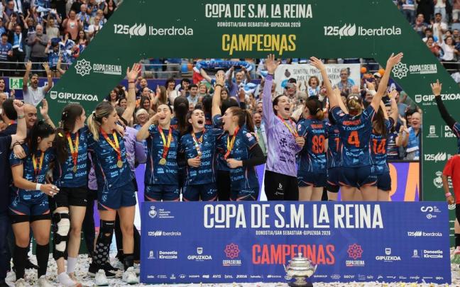 Bera Bera en la celebración de la Copa. IKER AZURMENDI