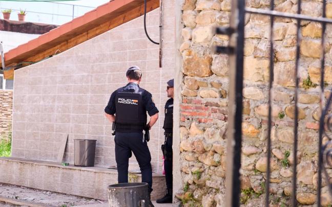 Agentes de Policía Nacional durante la operación policial