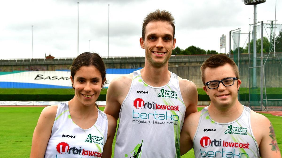 Ángela, Ibai y Mikel, junto a su compañero Gonzalo que vive en Burgos, están ilusionados ante la nueva convocatoria
