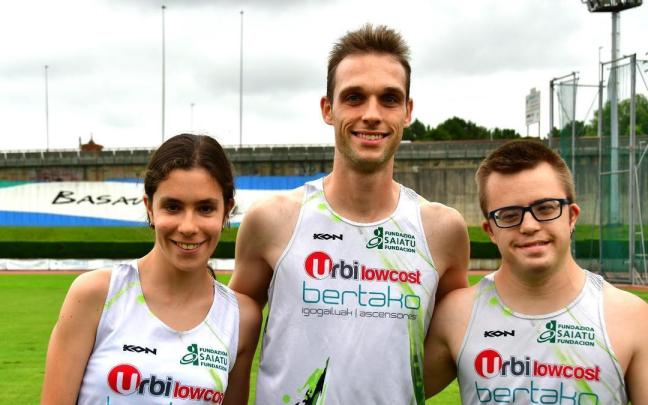 Ángela, Ibai y Mikel, junto a su compañero Gonzalo que vive en Burgos, están ilusionados ante la nueva convocatoria