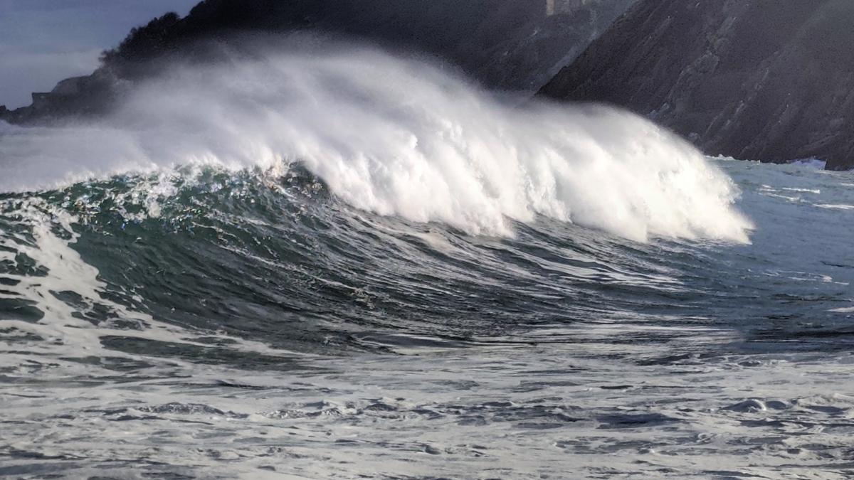 Fuerte oleaje en la costa vasca