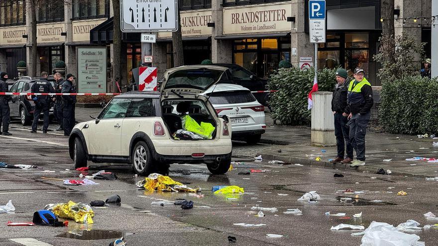 Un coche atropella a una multitud en el centro de Múnich