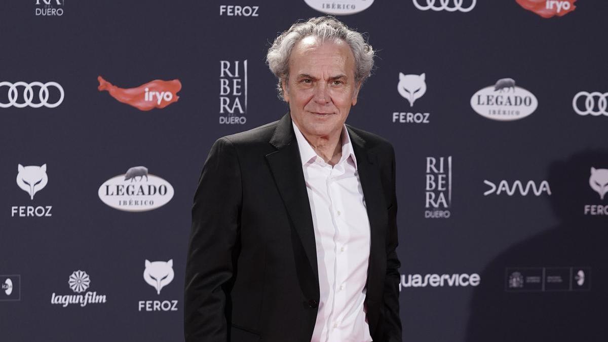 El actor José Coronado posa en la alfombra roja previa a la gala de la XI edición de los Premios Feroz, en el Palacio de Vistalegre.