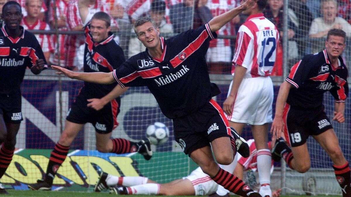 Un joven Skoubo celebra un gol con el Midtjylland durante su etapa en el club danés, entre 1999 y 2002. / N.G.