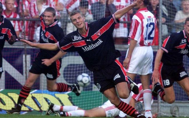Un joven Skoubo celebra un gol con el Midtjylland durante su etapa en el club danés, entre 1999 y 2002. / N.G.