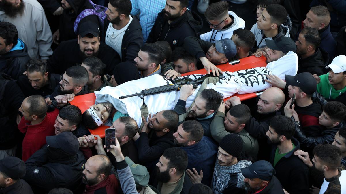 Funeral por uno de los fallecidos en la redada israelí en la localidad cisjordana de Nablús.