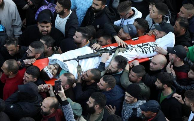 Funeral por uno de los fallecidos en la redada israelí en la localidad cisjordana de Nablús. Funeral por uno de los fallecidos en la redada israelí en la localidad cisjordana de Nablús.