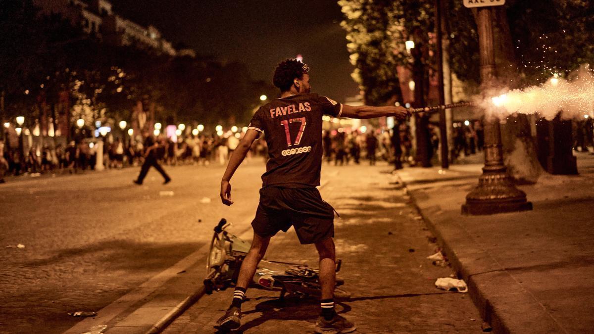 En imágenes: Un muerto y casi 900 detenidos durante las celebraciones del PSG en Francia