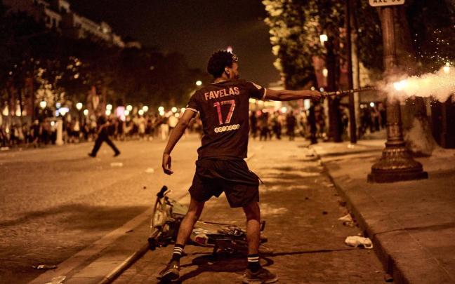 En imágenes: Un muerto y casi 900 detenidos durante las celebraciones del PSG en Francia