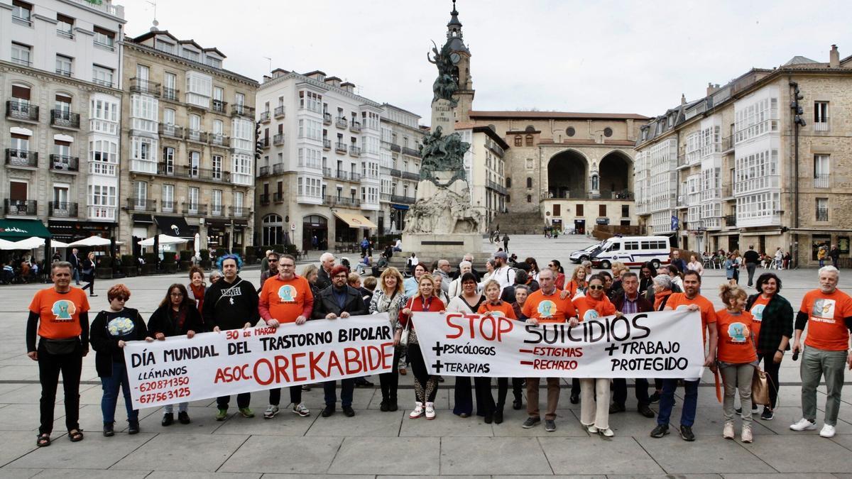 En imágenes: Concentración en Vitoria para visibilizar el trastorno bipolar