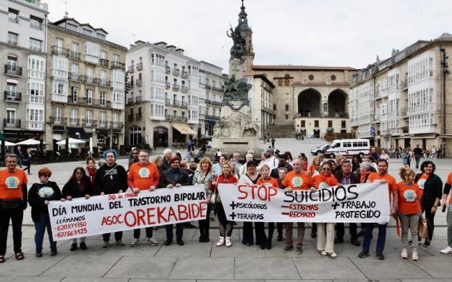 En imágenes: Concentración en Vitoria para visibilizar el trastorno bipolar