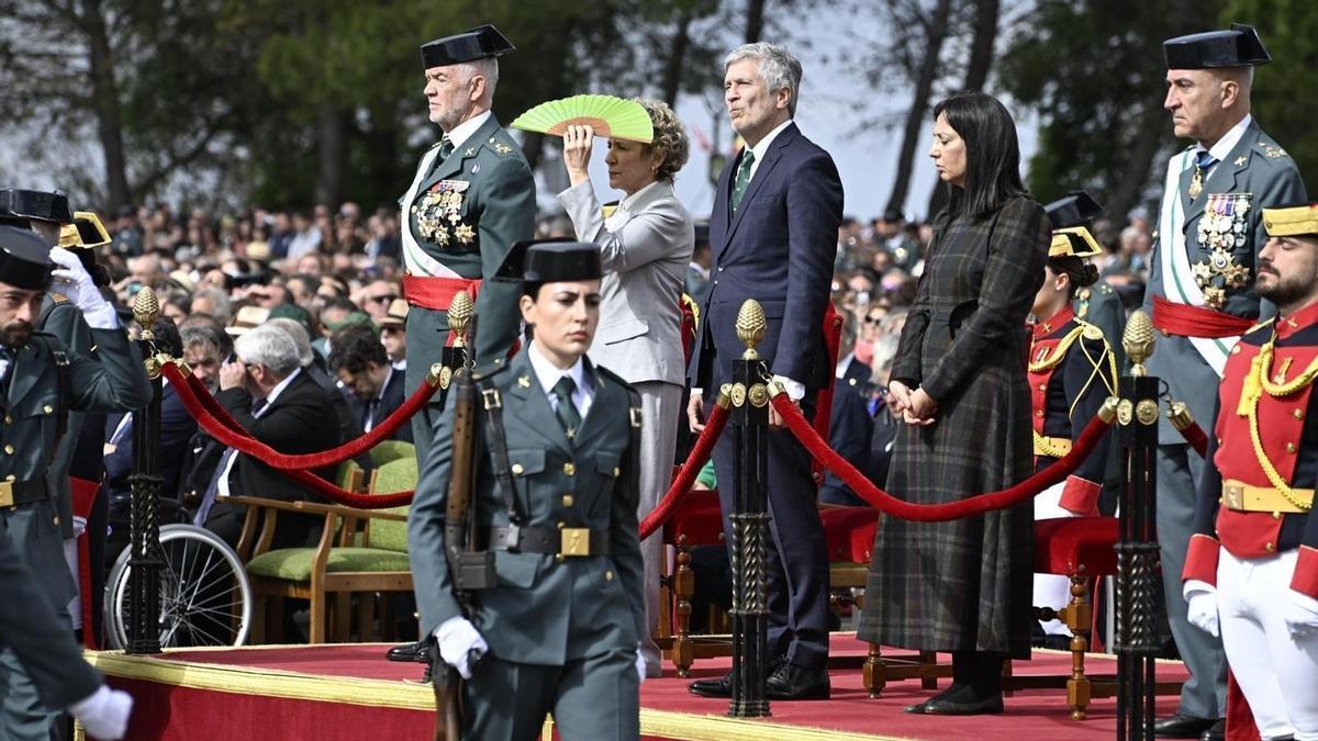 El ministro del Interior, Fernando Grande-Marlaska, ha presidido en Baeza (Jaén) la jura de bandera de los integrantes de la 131ª promoción de la Academia de Cabos y Guardias.
