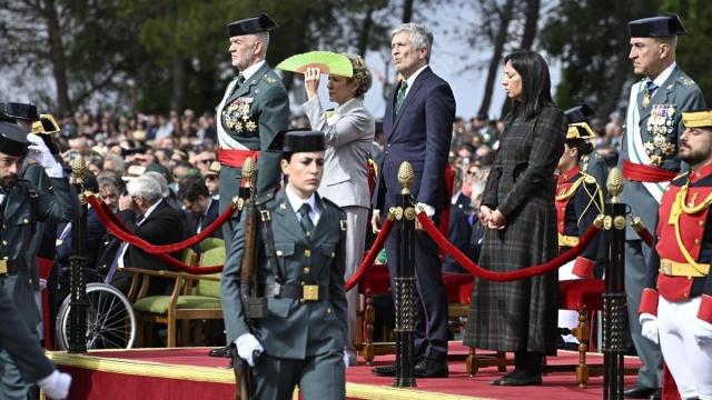El ministro del Interior, Fernando Grande-Marlaska, ha presidido en Baeza (Jaén) la jura de bandera de los integrantes de la 131ª promoción de la Academia de Cabos y Guardias.