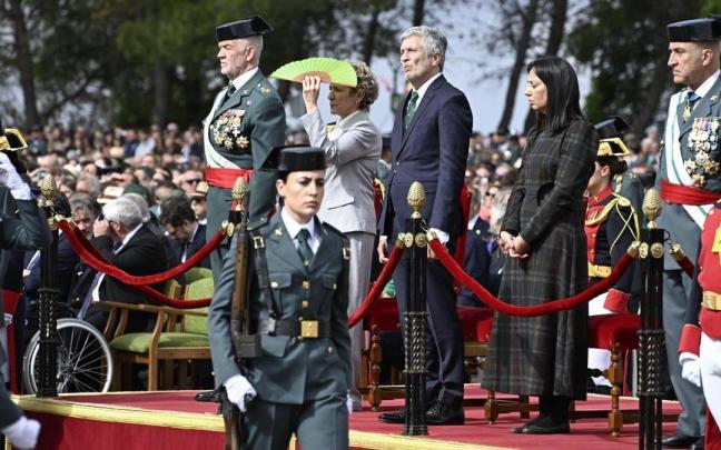El ministro del Interior, Fernando Grande-Marlaska, ha presidido en Baeza (Jaén) la jura de bandera de los integrantes de la 131ª promoción de la Academia de Cabos y Guardias.