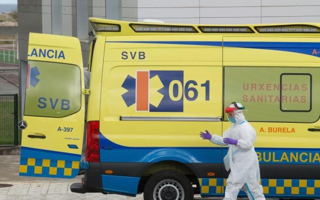 Una ambulancia de Urxencias Sanitarias en una imagen de archivo. Una ambulancia de Urxencias Sanitarias en una imagen de archivo.