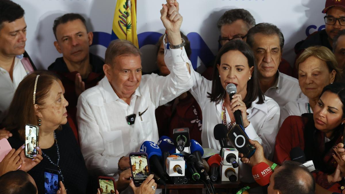 El candidato presidencial de la principal coalición opositora de Venezuela, Edmundo González Urrutia, y la líder antichavista María Corina Machado.