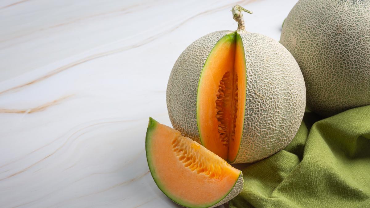 Un melón Yubari abierto.