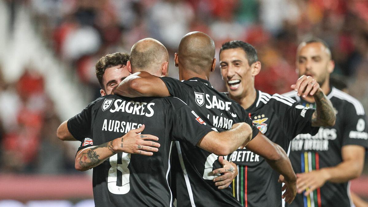 Los lisboetas, en cualquier caso, tampoco se han movido mal para reforzar el plantel, incorporando a Kokcu (Feyenoord), Di María (Juventus) o Cabral (Fiorentina). Además, han renovado la cesión de Gonçalo Guedes (Wolverhampton), quien ya militara a préstamo en el equipo durante la segunda parte de la pasada temporada. Este Benfica lleva seis puntos de nueve en su liga, y ganó la supercopa