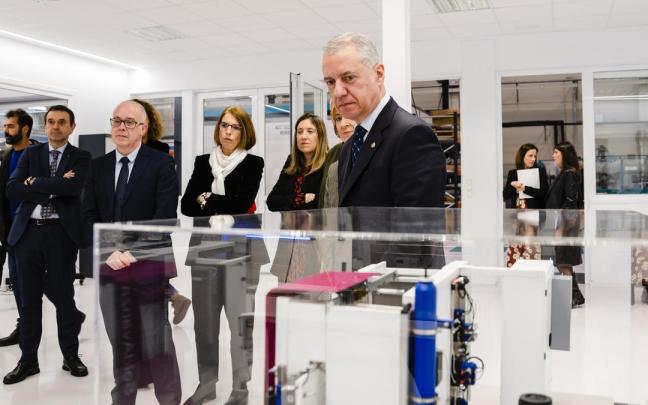 Urkullu, durante su visita al centro tecnológico Lortek de Ordizia.