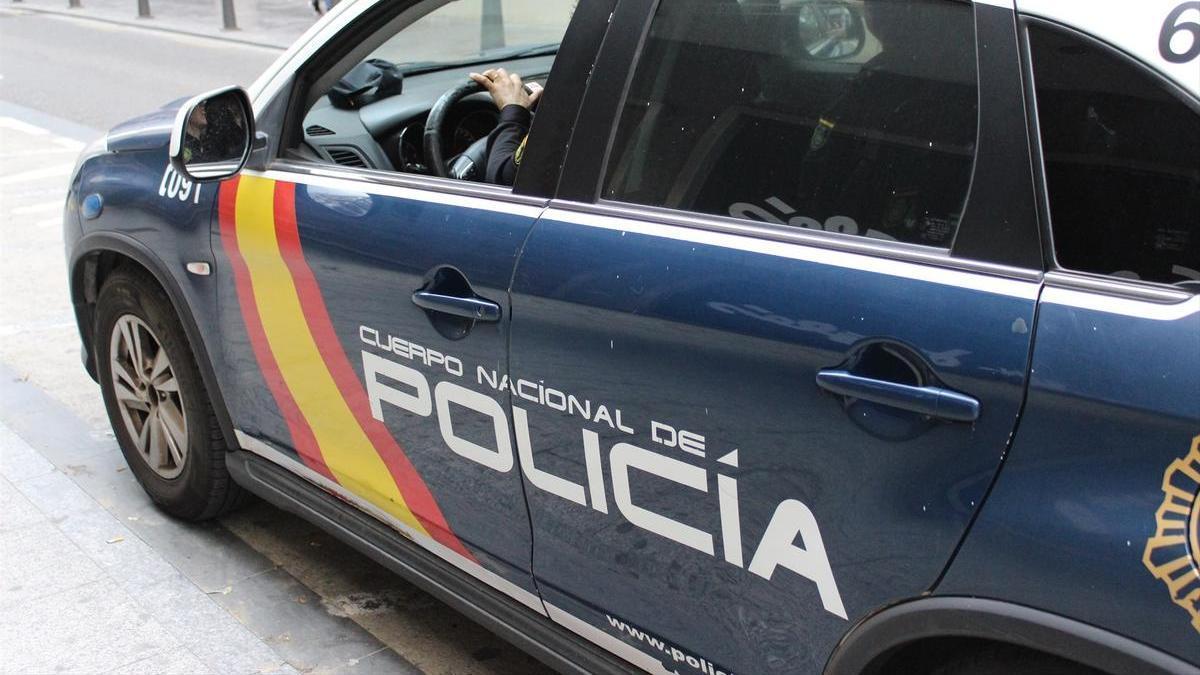 Un vehículo de la Policía Nacional en Lugo (Galicia).