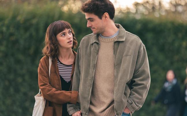 Alicia Falcó y Pablo Álvarez, en una imagen de la serie ‘El mapa de los anhelos’