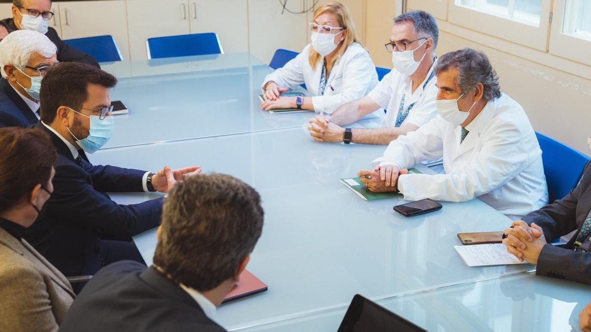 El presidente Pere Aragonès se reúne con el equipo directivo del Hospital Clínic.