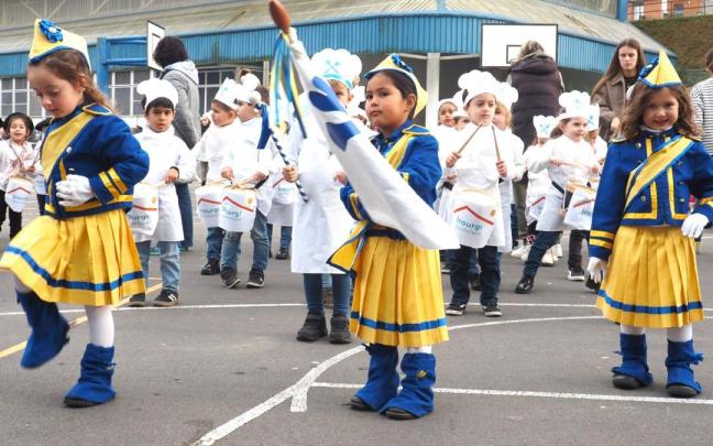 Iraurgi ikastetxeko txikienek ere festaz gozatzen badakitela erakutsi zuten atzo arratsaldean.