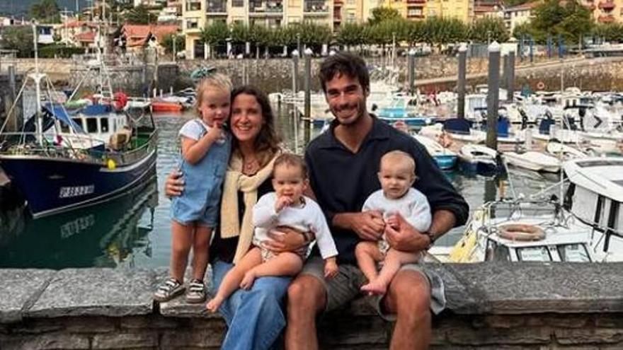 Marta Pombo y su familia en la bahía de Plentzia