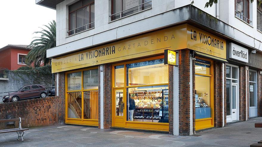 La Visionaria se encuentra en el número 1 de la plaza Alcalde J. R. Aguirreche.