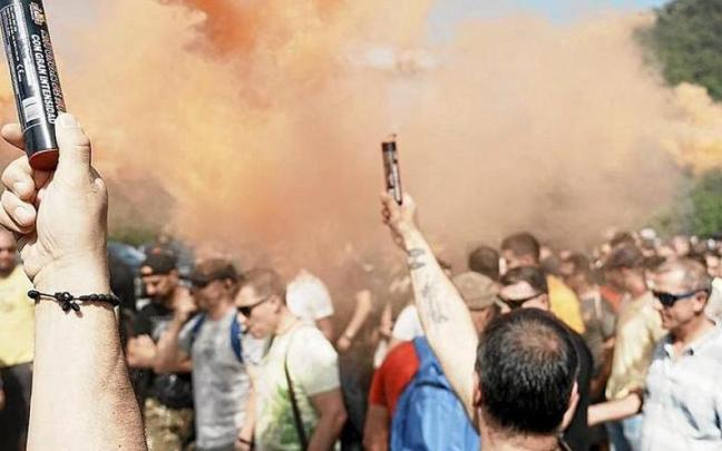 Protesta de ertzainas el pasado martes ante el Consejo de Gobierno celebrado en Busturia. | FOTO: E. P.