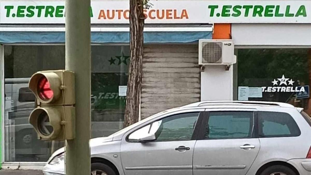 La 'Autoescuela T.estrella', vista en Sevilla