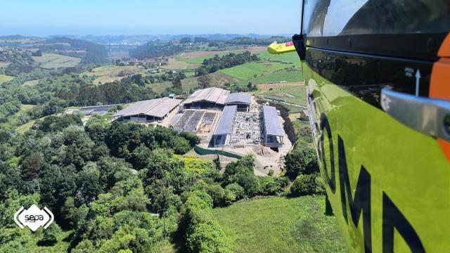 La nave ganadera en obras en la que se ha producido el suceso / 112 Asturias La nave ganadera en obras en la que se ha producido el suceso