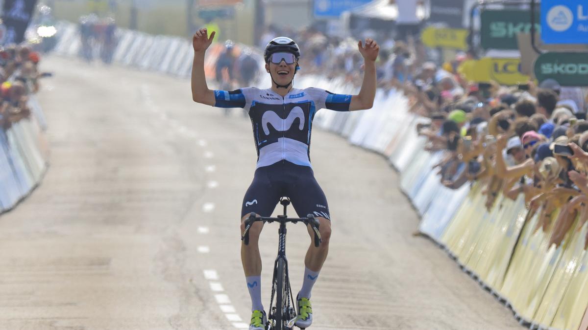 Iván Romeo celebra la victoria en solitario.