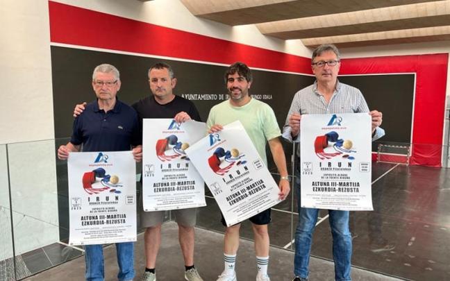 Representantes de Kurpil Kirolak y Aspe junto a Borka Olazabal, delegado de Deportes del Ayuntamiento de Irun. / N.G. Representantes de Kurpil Kirolak y Aspe junto a Borka Olazabal, delegado de Deportes del Ayuntamiento de Irun.