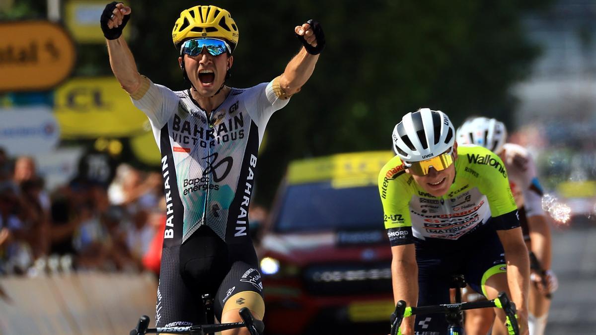 Pello Bilbao festeja su victoria de etapa en el Tour.