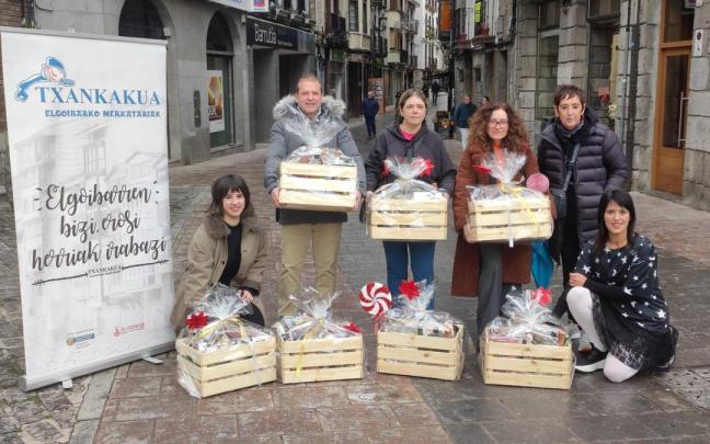Presentación de las hermosas cestas que Txankakua va a sortear dentro de la campaña de Navidad.